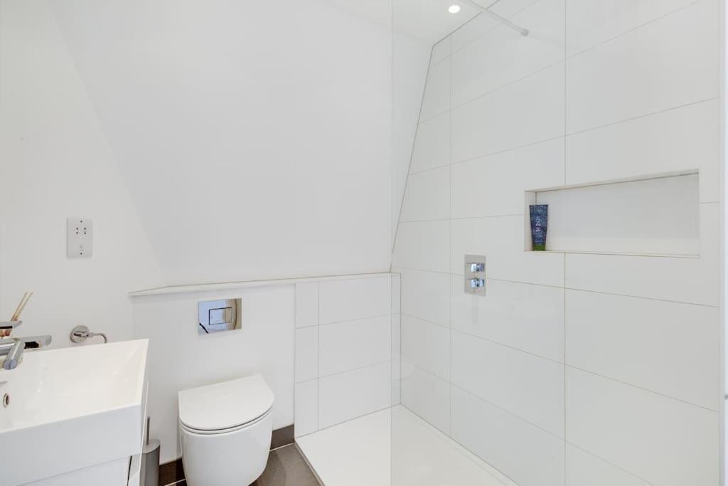 Modern 1 Bedroom Flat In Battersea 伦敦 外观 照片